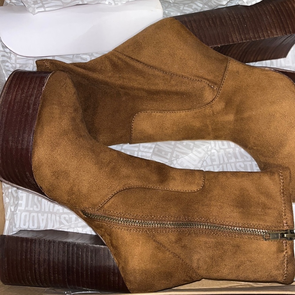 Cute chestnut heels